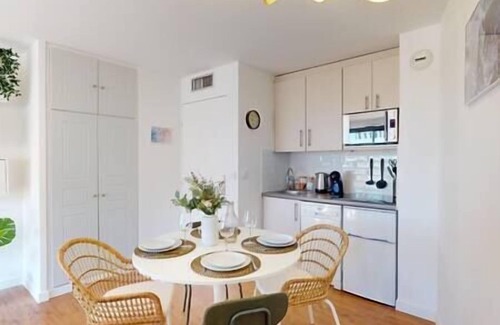 Cannes Old Town Apartment | Terrace with sea view, Swimming pool, Beach 200m away, A/C