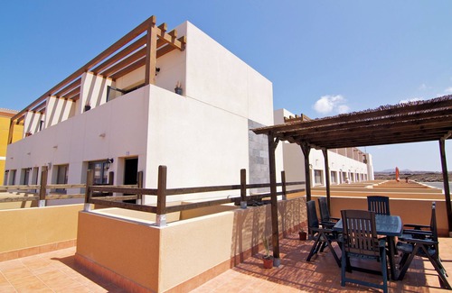 El Cotillo Apartment | TERRACED HOUSE VERY NEAR OF THE LAGOONS OF THE COTILLO AND 5 MINUTES WALK TO THE CENTER OF THE TOWN