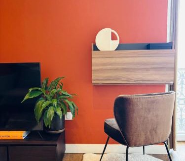 Le Pharo Apartment | Terracotta 7 Quiet and Private Parking