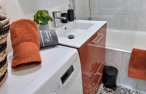 Cluses Apartment | Terracotta Home-by So'SerenityHome-balcon