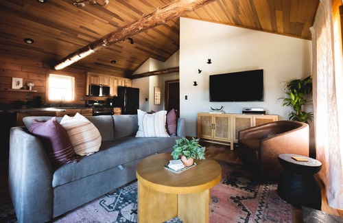 Rockbridge Cabin | Terrapin Hideaway's Honu Retreat 1 Bedroom Cabin, Hocking Hills Logan Laureville Rockbridge Sleeps 4.