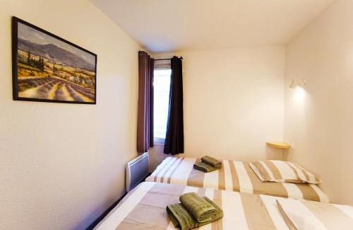 Digne-les-Bains Apartment | Terrasse & Détente - À deux pas des Thermes - Piscine partagée