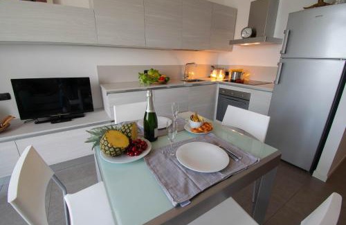 Plassi House | Terrazza a Lago - Condo modern two-storey flat with pool and terrace