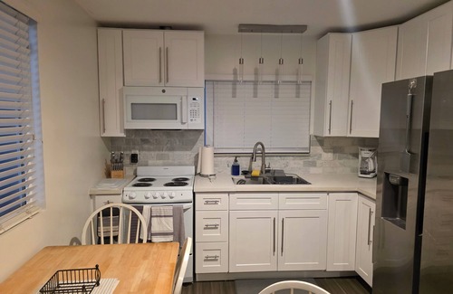 Thousand Oaks House | Terrific 2-bedroom house with AC in Thousand Oaks