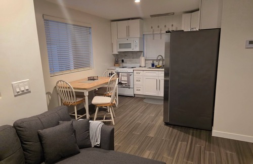 Thousand Oaks House | Terrific 2-bedroom house with AC in Thousand Oaks