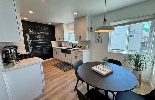 Ocean Beach Apartment | Terrific 2-bedroom apartment 2 blocks from the Beach AC