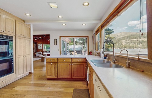 Truckee House | Terrific lakefront gem with private hot tub, dock & beach - near skiing & town