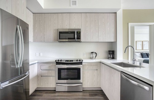 West Los Angeles Apartment | Terrific West LA 2BR w/Pool, Gym & Courtyard, nr 405, by Blueground