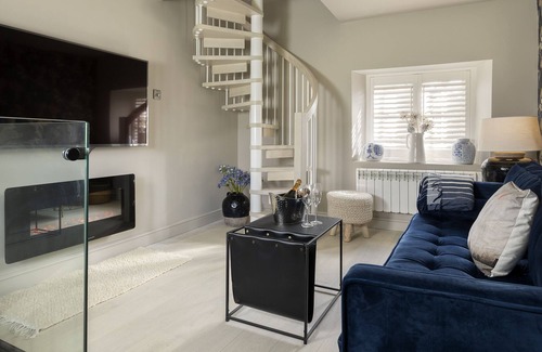Tetbury Cottage | Tetbury Cottage - sleeping two guests in one bedroom in Winchcombe