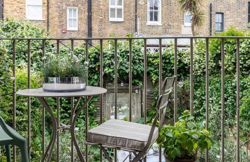 Chelsea Riverside Apartment | Tetcott Road by onefinestay