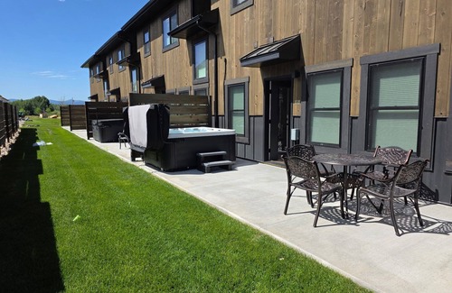 Driggs House | Teton Duo Side-by-Side Homes Hot Tub Walkable 6 Bedrooms Modern Luxury