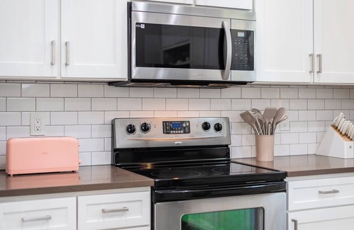 Wetmore House | Texas Casita Retreat Minutes from Six Flags