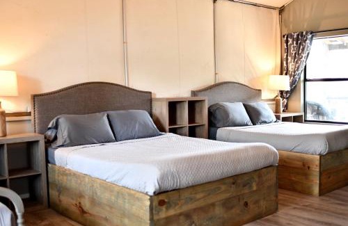 Sutherland Springs Other | Texas Waterside Escape: Glamping Holiday in a Tented Cabin with Shared Comforts