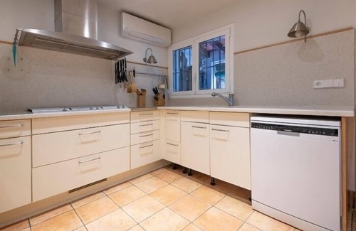 Vilafortuny House | th129 Villa in Cambrils · 5 bedrooms · 9 beds · 3 baths