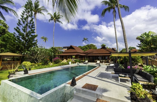 Taling Ngam Villa | Thai style Villa directly on the beach.