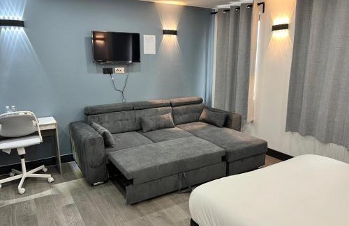 Ashford House | Thandi House Heathrow Airport