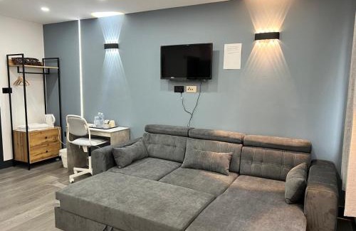 Ashford House | Thandi House Heathrow Airport