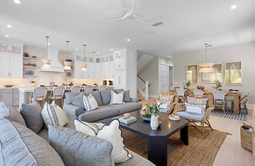Bradenton Beach House | Thanksgiving Availability! Brand new Beautiful Beach House!
