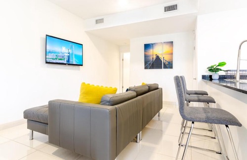 Naranja House | Thanksgiving Promo SKY TERRACE 3 FLOORS NEW Home BY MIA!