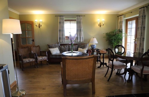 Aisgernis Cottage | Thatched Cottage near Daliburgh, Fully kitted kitchen, Out house drying room,