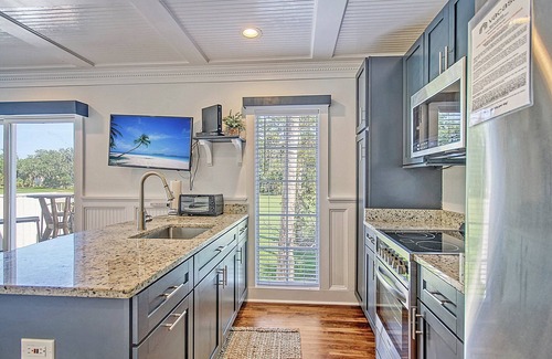Edisto Island Apartment | The 19th Hole - Fairway Views! Studio Apartment!