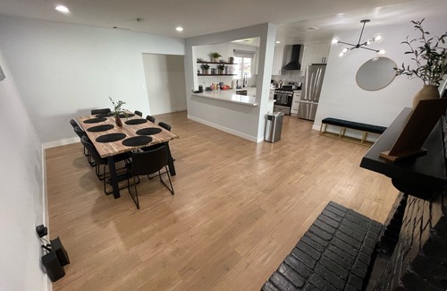 Burbank House | The 3 Bedroom Buena Vista