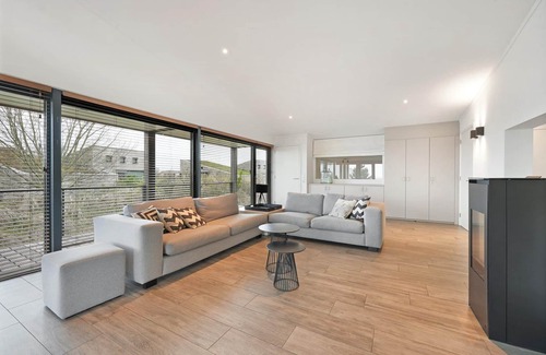 Ouddorp House | The 4 person Villa Super VIP features a luxurious and comfortably furnished interior, terrace with views over the water, perfect with children.