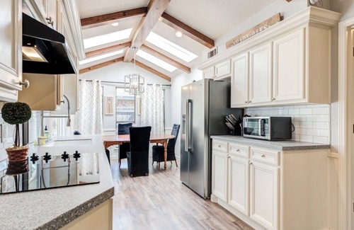 Lubbock House | THE 806 - Sleeps 14+ - Perfect for BIG Groups
