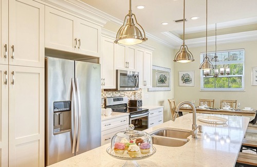 Siesta Key House | The Abalone | Luxury Pet Friendly Home, 2 Heated Pools, Ping Pong Tables Steps to Beach!