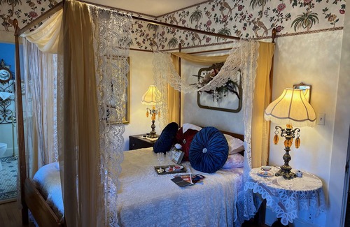 Pueblo Bed & Breakfast | The Abriendo Inn - Goodnight suite