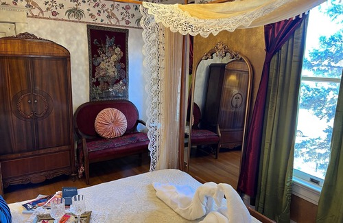Pueblo Bed & Breakfast | The Abriendo Inn - Goodnight suite