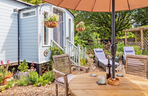 Manningtree House | The Acorn - One Bedroom House, Sleeps 2