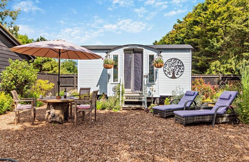 Manningtree House | The Acorn - One Bedroom House, Sleeps 2