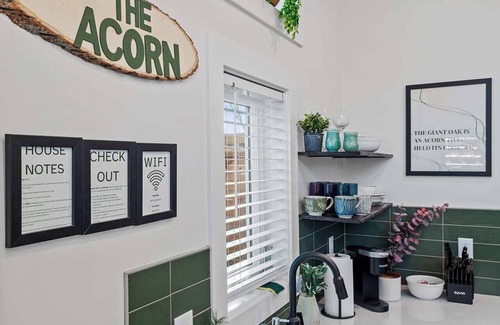 Downtown Apartment | The Acorn - Studio w/Kitchen, AC, WiFi, Washer