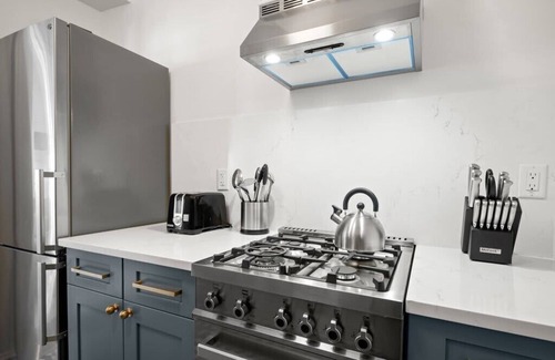 Hyde Park Apartment | The Adaline #1 - Luxury Hyde Park Apt Near Bayshore