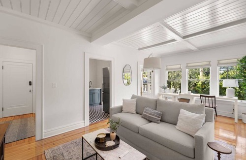 Hyde Park Apartment | The Adaline 7 Luxury Hyde Park Apt