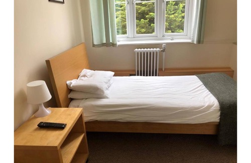 Bracknell Hotel | The Admiral Cunningham Hotel