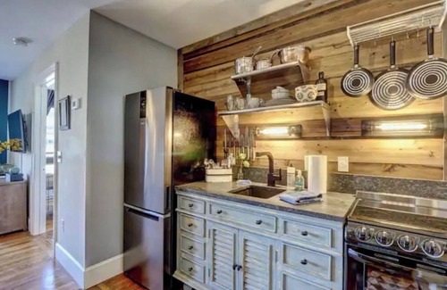 Wilmington Historic District Apartment | The Aether - Luxe King -1 BLK 2 RVR- Free PKG