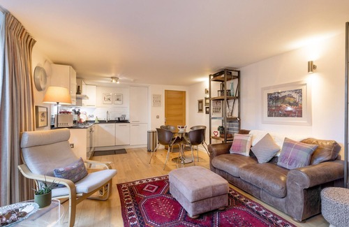 New Town House | The Albany Lane Residence is a stylish 2 bedroom modern mews with the original dating 1810