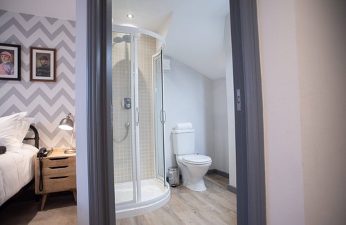 Esher Hotel | The Albert Arms