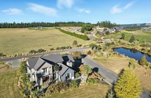 Castle Hill House | The Alpine Edge - Windwhistle Holiday Home