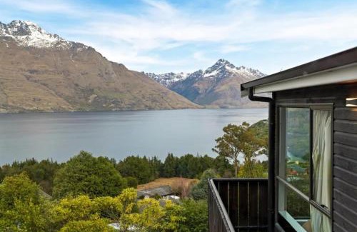 Sunshine Bay House | The Alpine - Queenstown Holiday Home