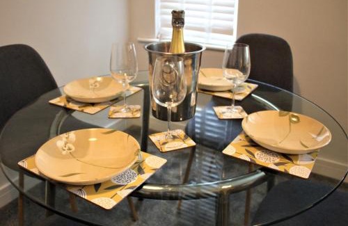 Westcliff-on-Sea Apartment | The Alvaros Apartment