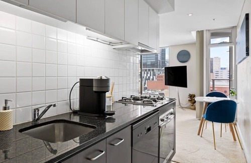 Adelaide Central Business District Apartment | The Amazing City Escape - 1BR/Wi-Fi/CBD/City view