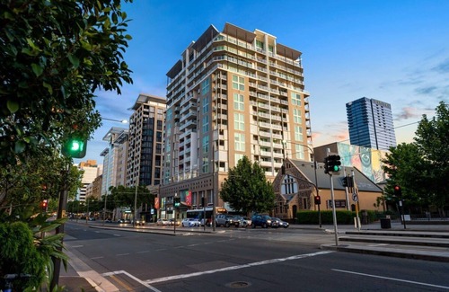 Adelaide Central Business District Apartment | The Amazing City Escape - 1BR/Wi-Fi/CBD/City view