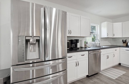 Lighthouse Park Cottage | The Anchor House- Anastasia Island- Walk to Downtown-Bike Ride to Beach