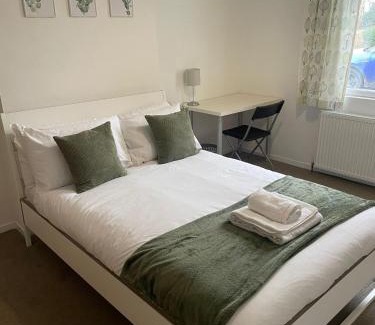Shirley Apartment | The Anglesea - 8 Bedroom with Parking