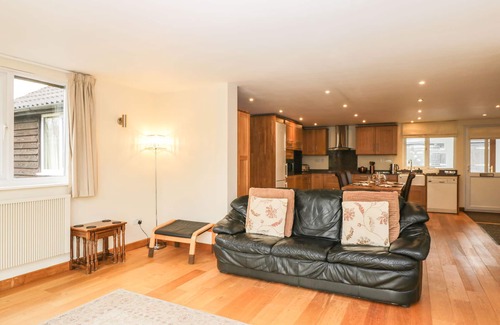 Broad Town House | THE ANNEX, with a garden in Royal Wootton Bassett
