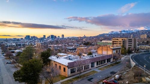 East Central Hotel | The Anniversary Inn - Fifth South