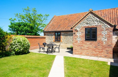 Aldborough House | The Antingham - Two Bedroom House, Sleeps 4
